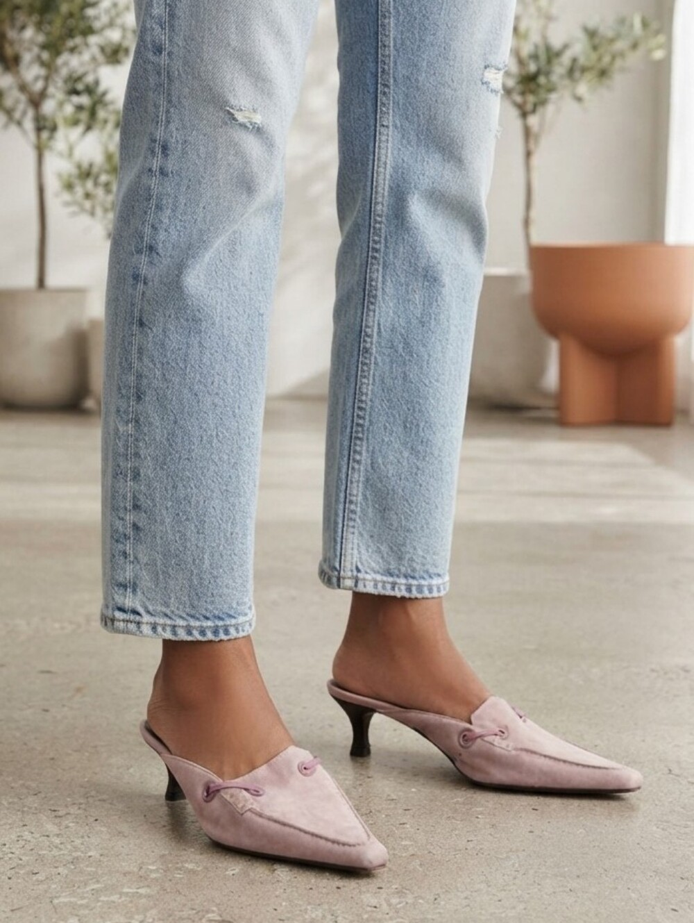 Donald J Pliner Lyla Lavender Suede Pointed Toe Kitten Heel Mules Sz 7